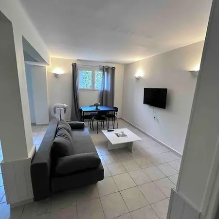 Apartment T3 Entier Renove Avec Place De Parking *